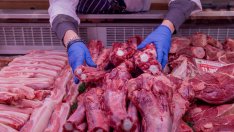 Цените на храните растат през април, подтикнати главно от месото и млечните продукти