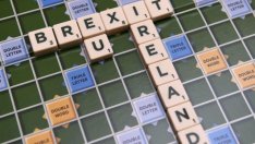 Великобритания отлага задействането на Brexit за следващата година