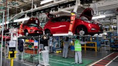 Франция притиска своите автомобилни концерни да връщат производството в страната