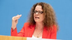 ЕЦБ ще продължи да купува облигации, твърди германски централен банкер