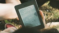 Електронният четец е най-предпочитаното устройство за четене в България