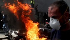 Насилие и арести белязаха протеста на "жълтите жилетки" в Париж