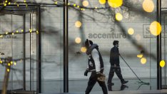 Пентагонът спря договори за 5,1 млрд. долара с компании като Accenture и Deloitte