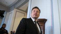 Рекламните приходи на X в САЩ не спират да се сриват, откакто Мъск пое компанията