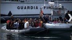 НАТО: Потокът от бежанци към Европа отслабва ИДИЛ