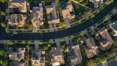 Цените на жилищата в САЩ намаляват за първи път от десет години