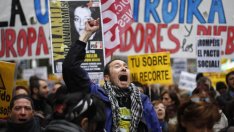 Standard and Poor's предупреждава за социално взривоопасна ситуация в еврозоната