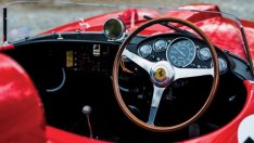 Ferrari на Фанджо и Мос бе продадено за 22 млн. долара