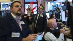 Dow Jones изгуби 350 пункта след решението на Фед