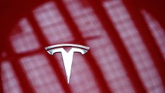 Семейството на катастрофирал с електромобил ще търси обезщетение от Tesla