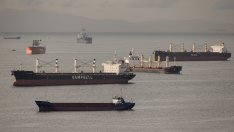 Украйна обсъжда схема за застраховка на зърновозите в Черно море