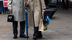 Продажбите на дребно във Великобритания неочаквано нарастват