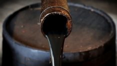 Пазарите на петрол се насочват към трайно пренасищане