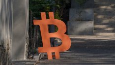 Доминацията на биткойна на криптопазара спадна под 60% за първи път от февруари