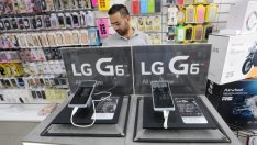 Графика на деня: Търсенето на смартфони достига рекордна стойност