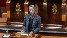 Гняв след хода на френското правителство да прокара пенсионната реформа без гласуване