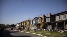 Продажбите на вторичния жилищен пазар в САЩ отчитат най-голям спад от близо година