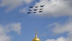 Путин говори само за победа, но не показа нещо впечатляващо на парада на Червения площад