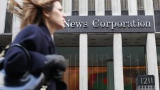 Рекламите заобикалят печатната империя на Рупърт Мърдок 