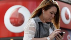 Vodafone със спад на печалбата за полугодието