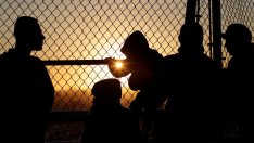 Тръмп обмисля да забрани преминаването на имигранти през границата с Мексико