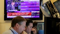 Търговският удар по Мексико удари и Wall Street