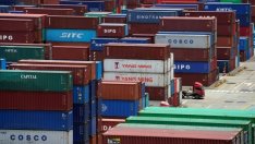 Вносът на Китай от САЩ се срива с почти една трета