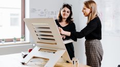 Жените на пазара на труда в България - по-висока заетост от мъжете и по-ниско заплащане