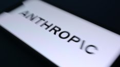 Sony и Warner Music съдят Anthropic заради песни, използвани при обучението на изкуствен интелект