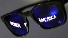 Властови игри раздират най-голямата компания за очила в света EssilorLuxottica 
