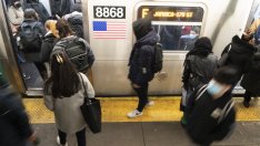 Бизнесът в САЩ разочарова с по-малко нови позиции от очакваното през ноември