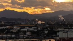 Южна Корея и Сингапур поведоха ятото ястреби в Азия