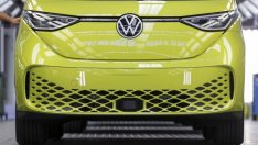 VW спря производството на ID.Buzz в Хановер заради дефект при батерията