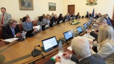 Завишават се изискванията към квалификацията на застрахователните посредници