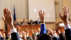 След още скандали в НС: Върнаха бюджета на ДОО в комисия