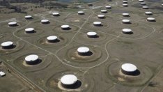 Петролът поскъпва след спад в резервите на САЩ