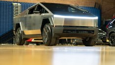 Tesla започва сервизна акция, засягаща хиляди превозни средства Cybertruck