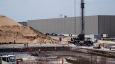 Заводът на Tesla в Германия може да започне производство най-рано през март