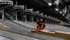 Amazon повиши средното заплащане на служителите си