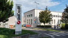 UniCredit повиши целта за приходите на фона на по-високи постъпления от такси