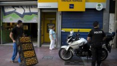 Piraeus Bank се договори с KKR за управлението на лоши заеми за 600 млн. евро