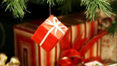 Една пета от българите теглят кредит за коледни подаръци