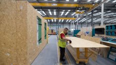 Икономиката на Великобритания се е свила с най-бързия си темп от 7 месеца насам през юли