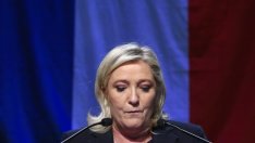 Марин льо Пен остана без имунитет заради публикувана снимка с жертви на ИДИЛ