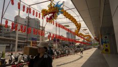 Фабричното производство в Китай расте силно, но имотите остават спънка за икономиката