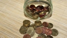 Средният осигурителен доход се понижава до 873 лева през август