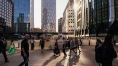 Заплатите на новите служители във Великобритания продължават да растат