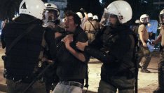Пак протест в Атина, докато депутатите гласуваха имотния данък