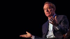 Президентът на Microsoft се среща с британския финансов министър заради Activision