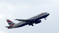 Собственикът на British Airways отчита рекордна печалба за първото тримесечие